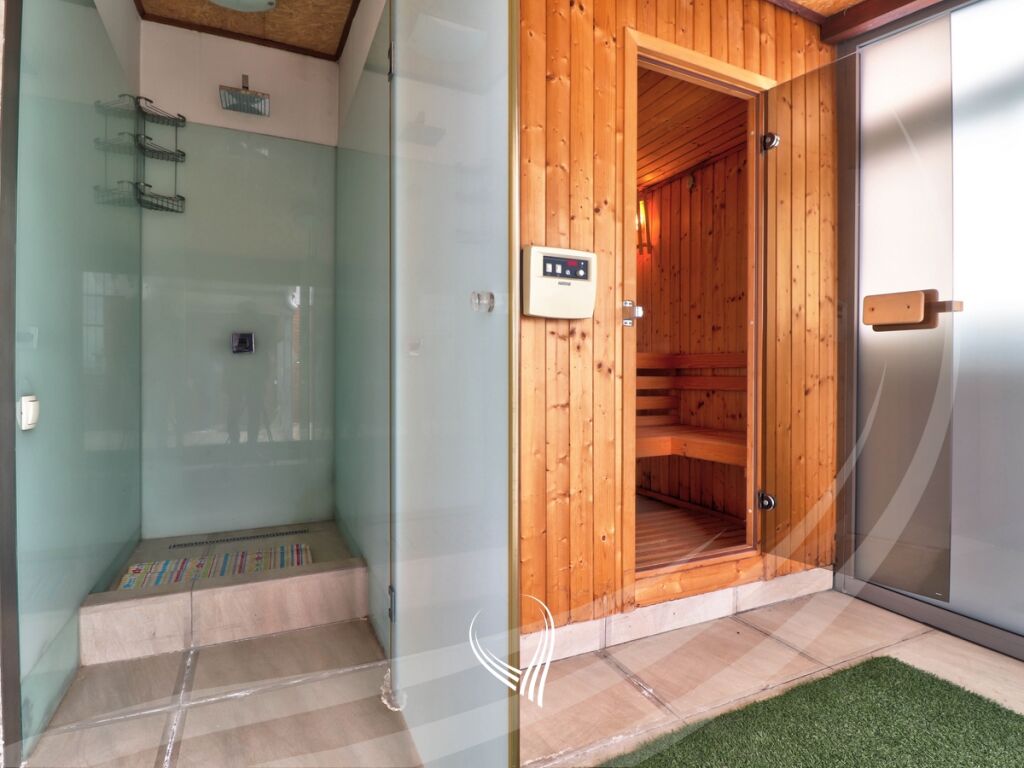 Penthouse 294 metra katror në shitje në lagjen kalabria-emshir