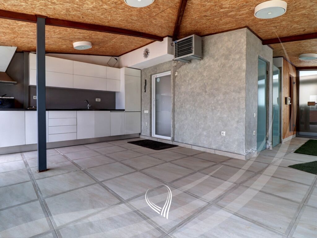 Penthouse 294 metra katror në shitje në lagjen kalabria-emshir