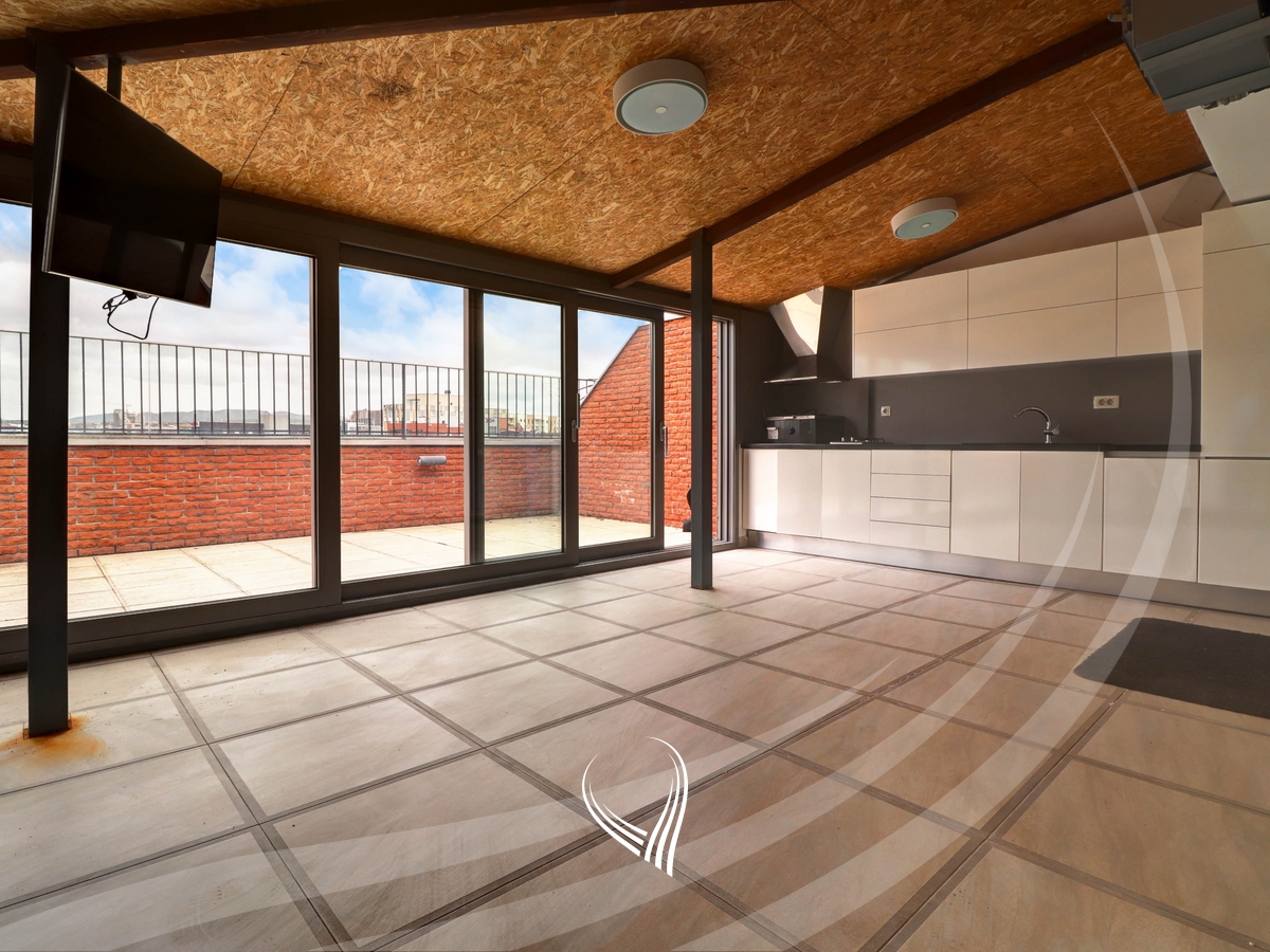 Penthouse 294 metra katror në shitje në lagjen kalabria-emshir