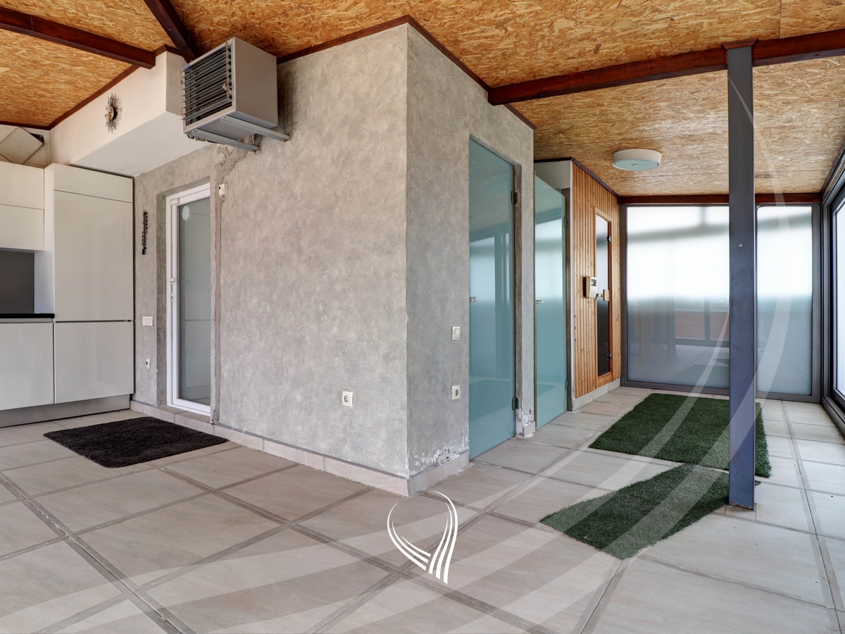Penthouse 294 metra katror në shitje në lagjen kalabria-emshir