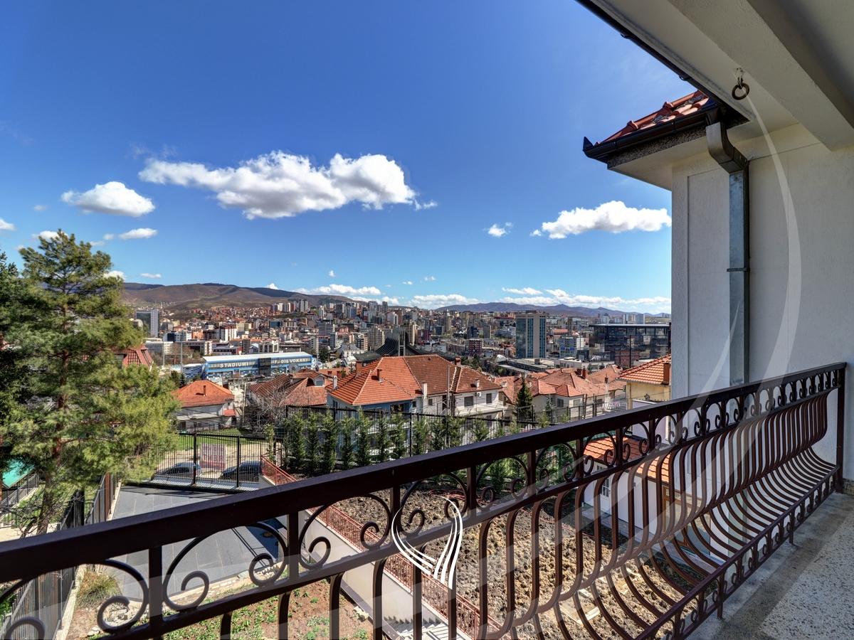 Shtëpi me 4 dhoma pune me qira në lagjen arberia-dragodan