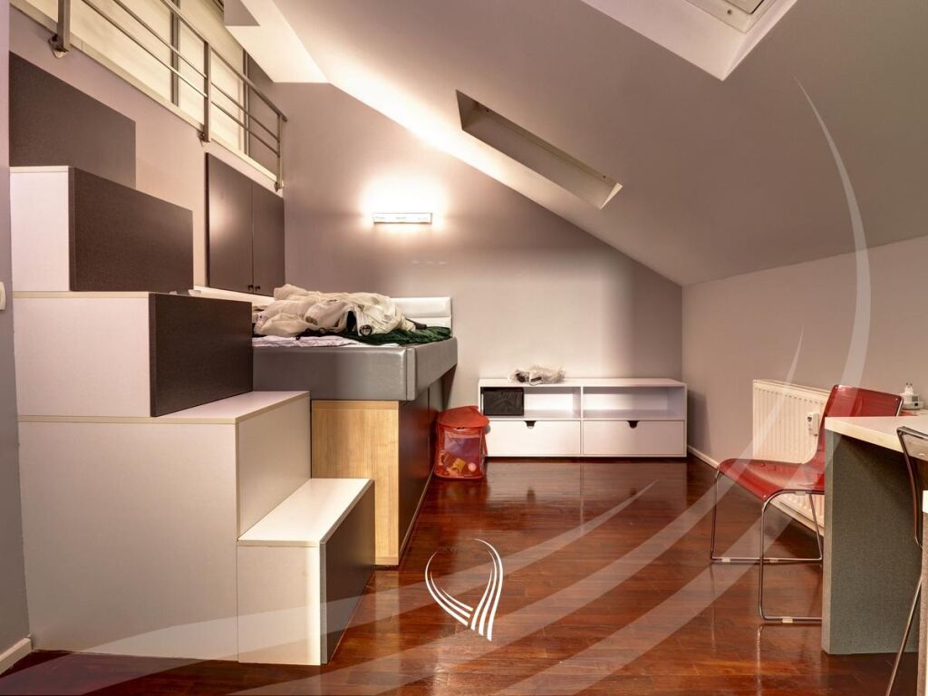 Duplex - banesë me 2 dhoma gjumi me qira në qendër