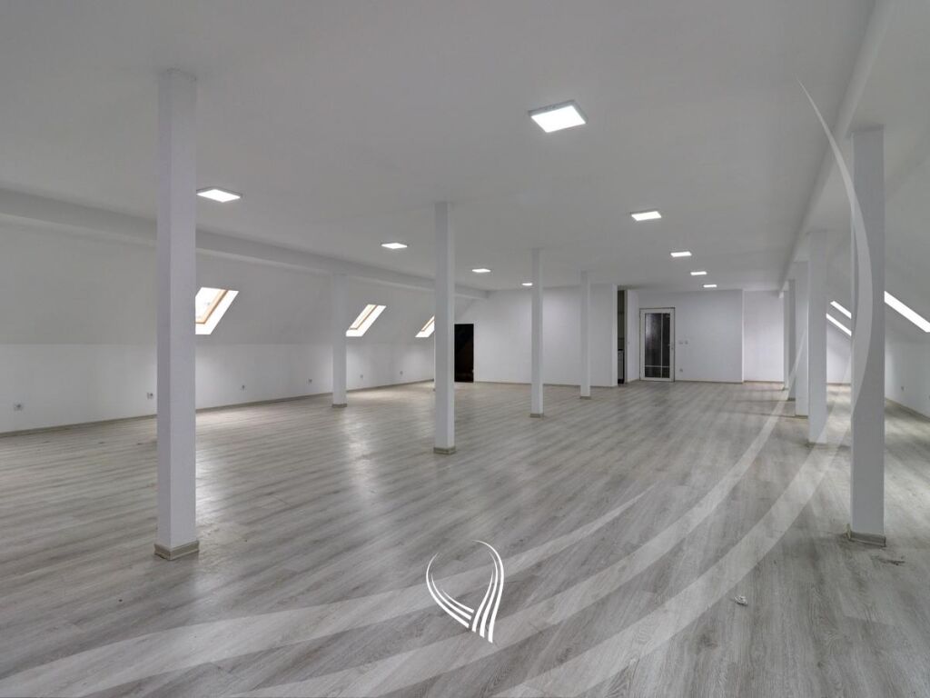 Hapësirë afariste për zyre 220 metra katror me qira në lagjen Pejton