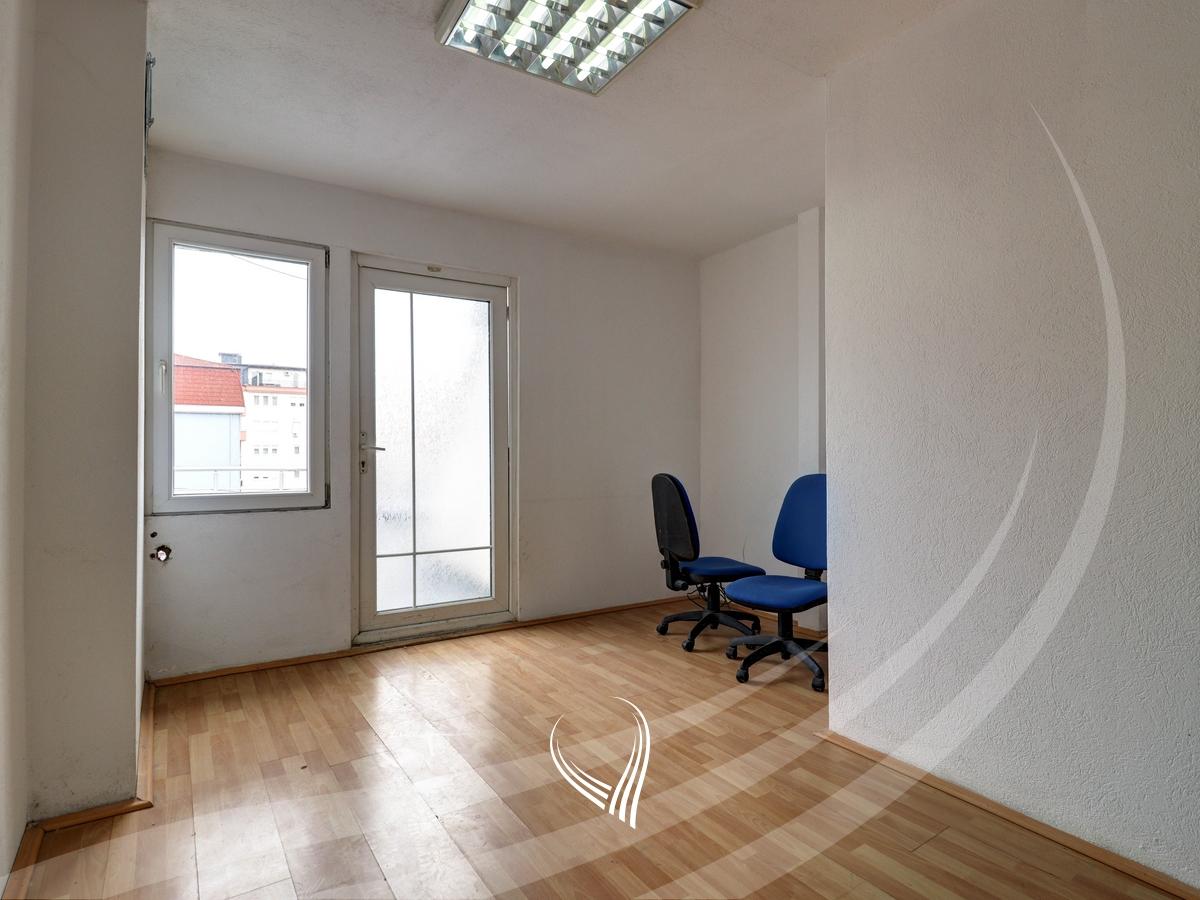 Hapësirë afariste për zyre 220 metra katror me qira në lagjen Pejton