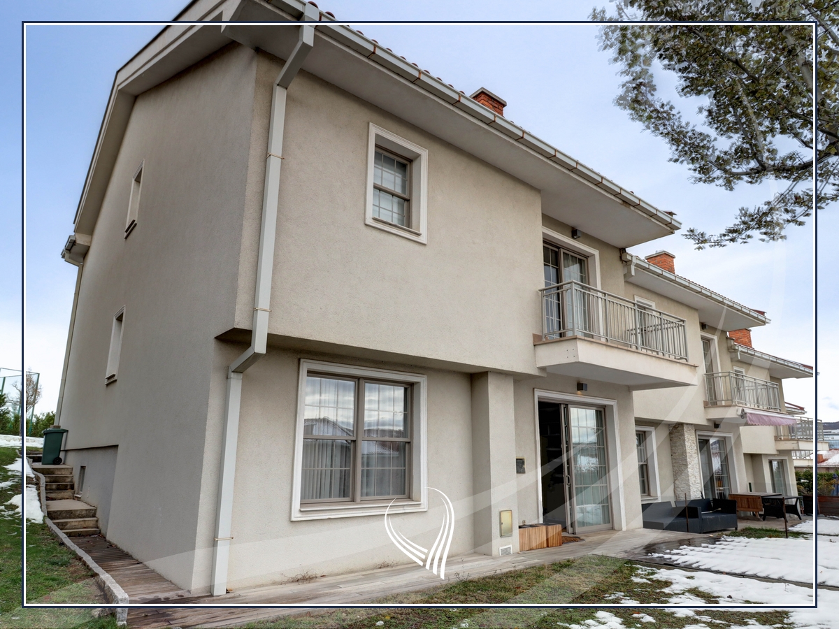 Shtëpi me 4 dhoma gjumi me qira në fshat ndërkombëtar - international village