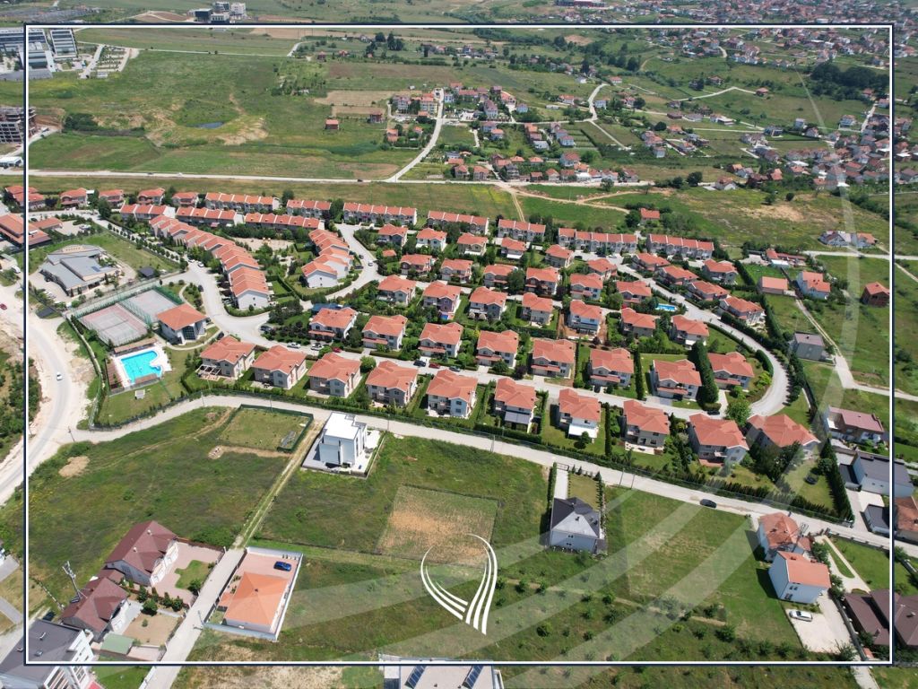 Shtëpi me 4 dhoma gjumi me qira në fshat ndërkombëtar - international village