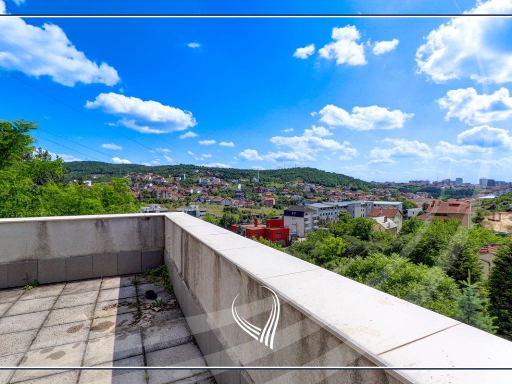 Shtëpi me 4 dhoma gjumi me qira në lagjen sofalia