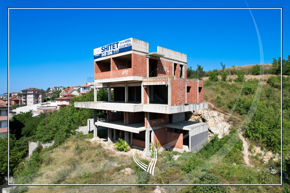 Shtëpi 672.87 metra katror me 20.45 ari në shitje në lagjen sofalia