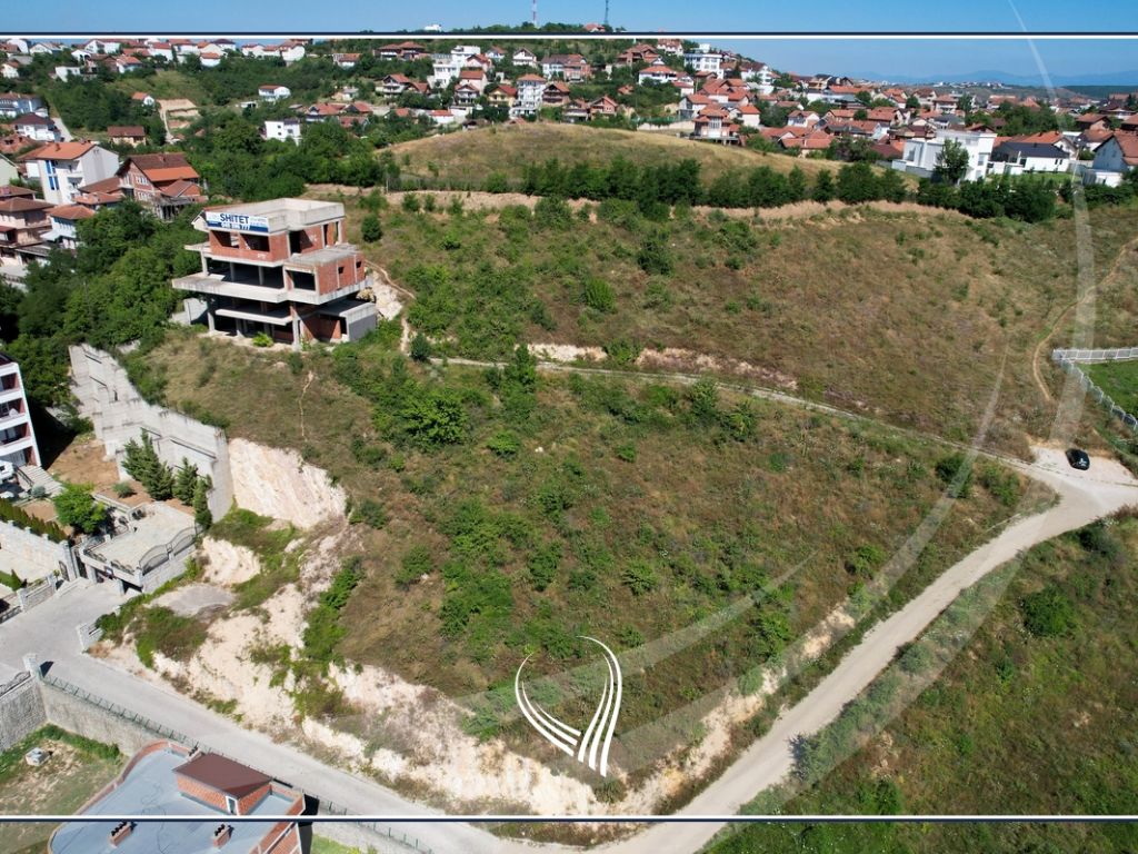 Shtëpi 672.87 metra katror me 20.45 ari në shitje në lagjen sofalia