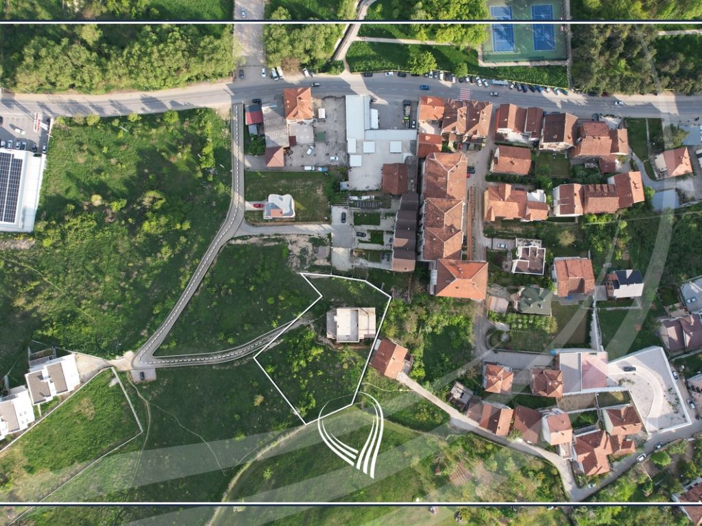 Shtëpi 672.87 metra katror me 20.45 ari në shitje në lagjen sofalia