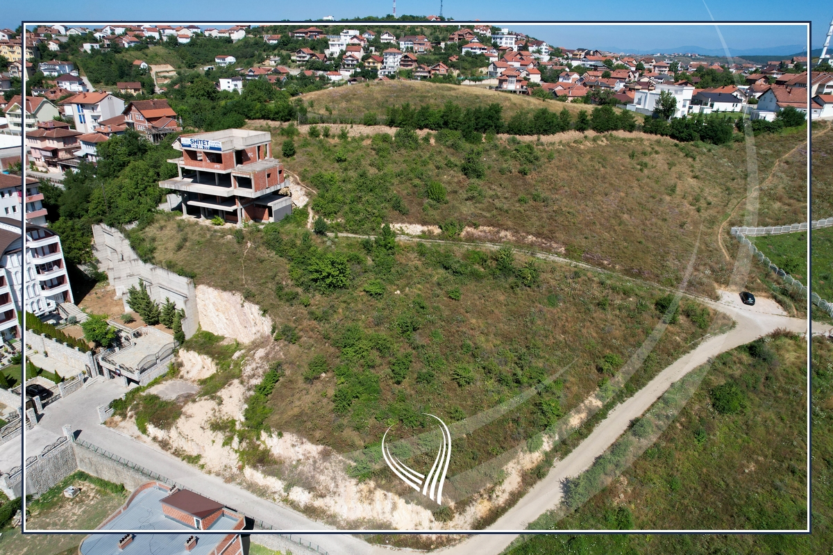 Shtëpi 672.87 metra katror me 20.45 ari në shitje në lagjen sofalia