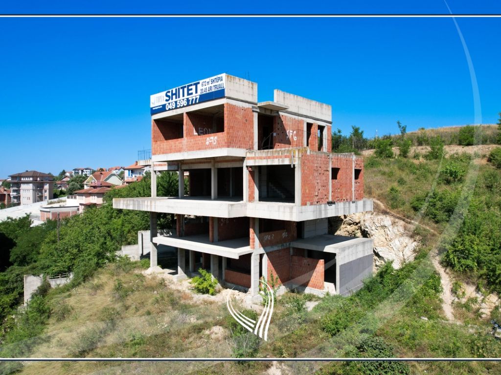 Shtëpi 672.87 metra katror me 20.45 ari në shitje në lagjen sofalia