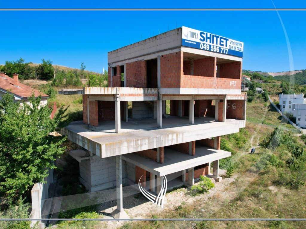 Shtëpi 672.87 metra katror me 20.45 ari në shitje në lagjen sofalia
