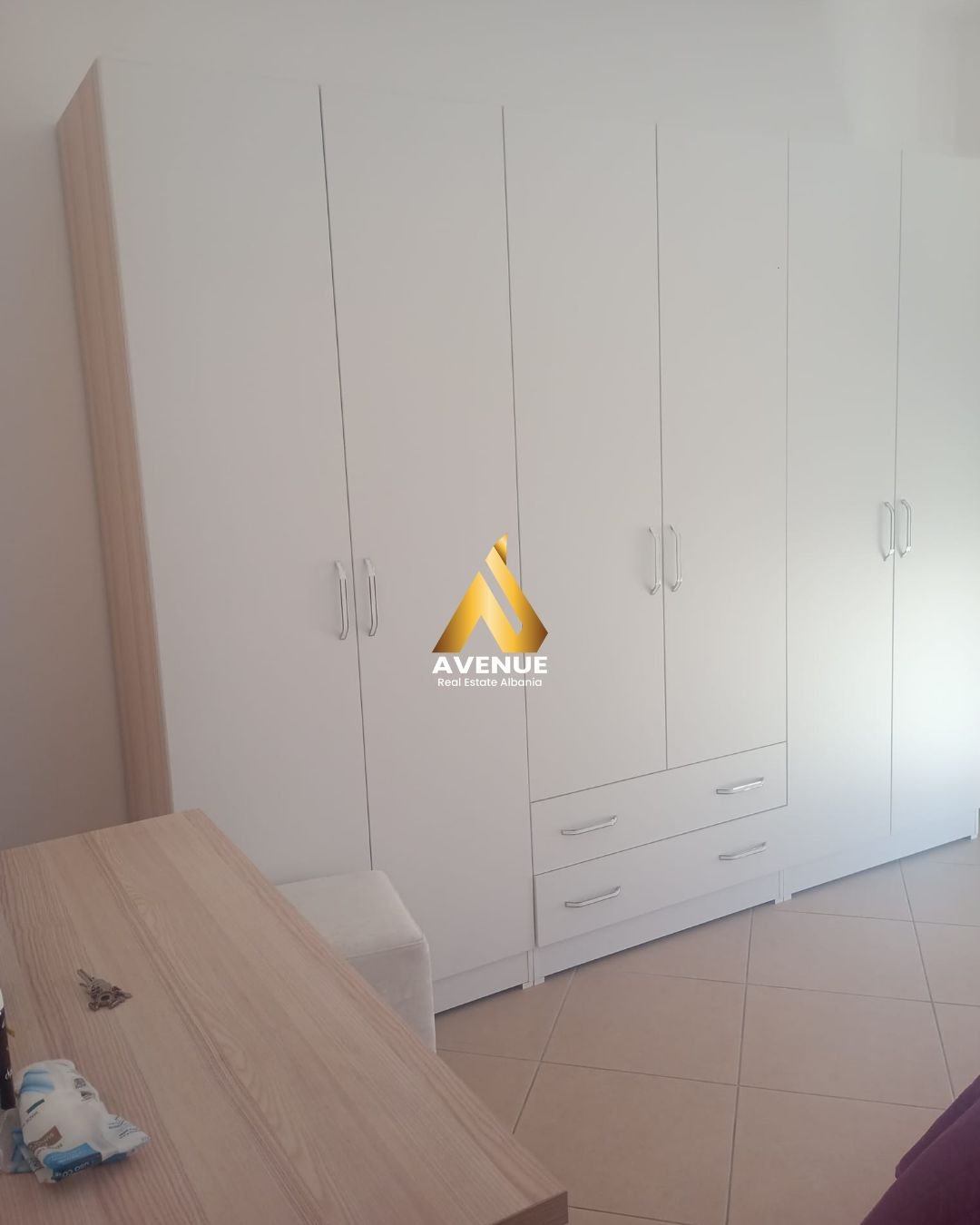 Jepet me qira kati i 2-të i një shtëpie private 3+1 – Kamëz