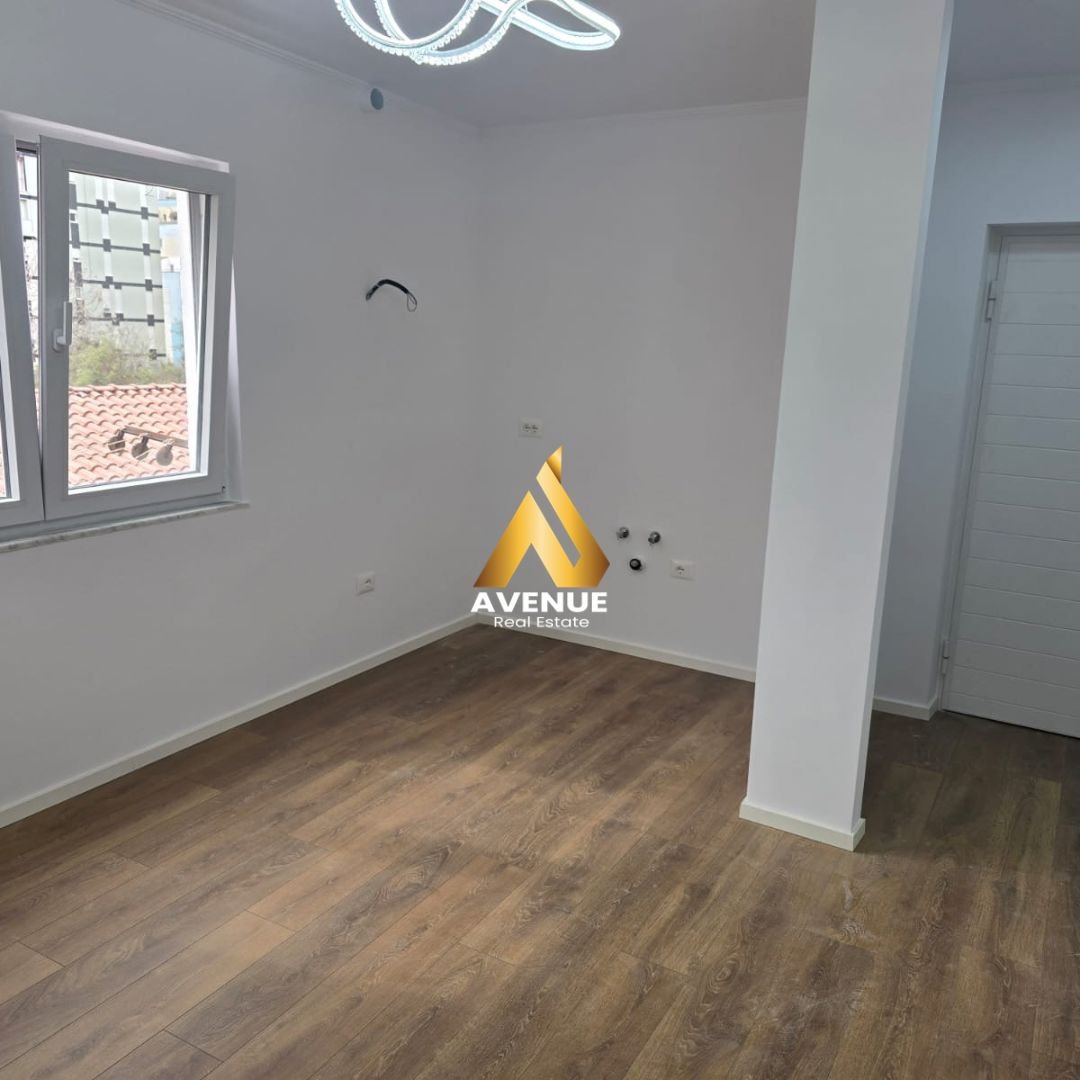 For sale 1+1 – Near the red school Tirana