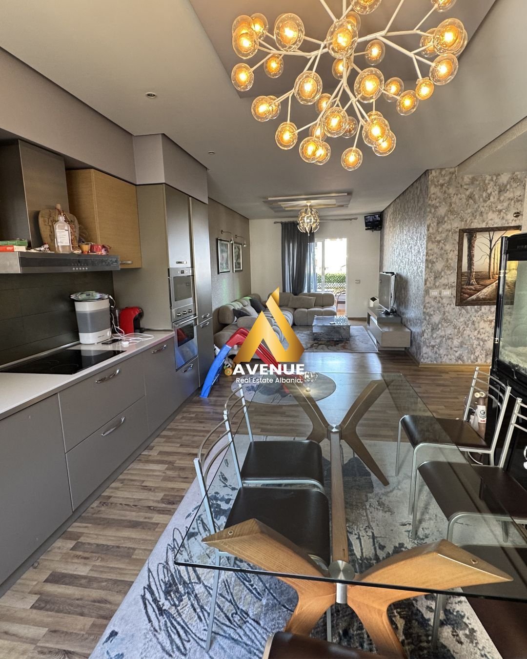 Shitet apartament luksoz 2+1+2 banja+2 ballkone kodra e diellit 1, Tiranë