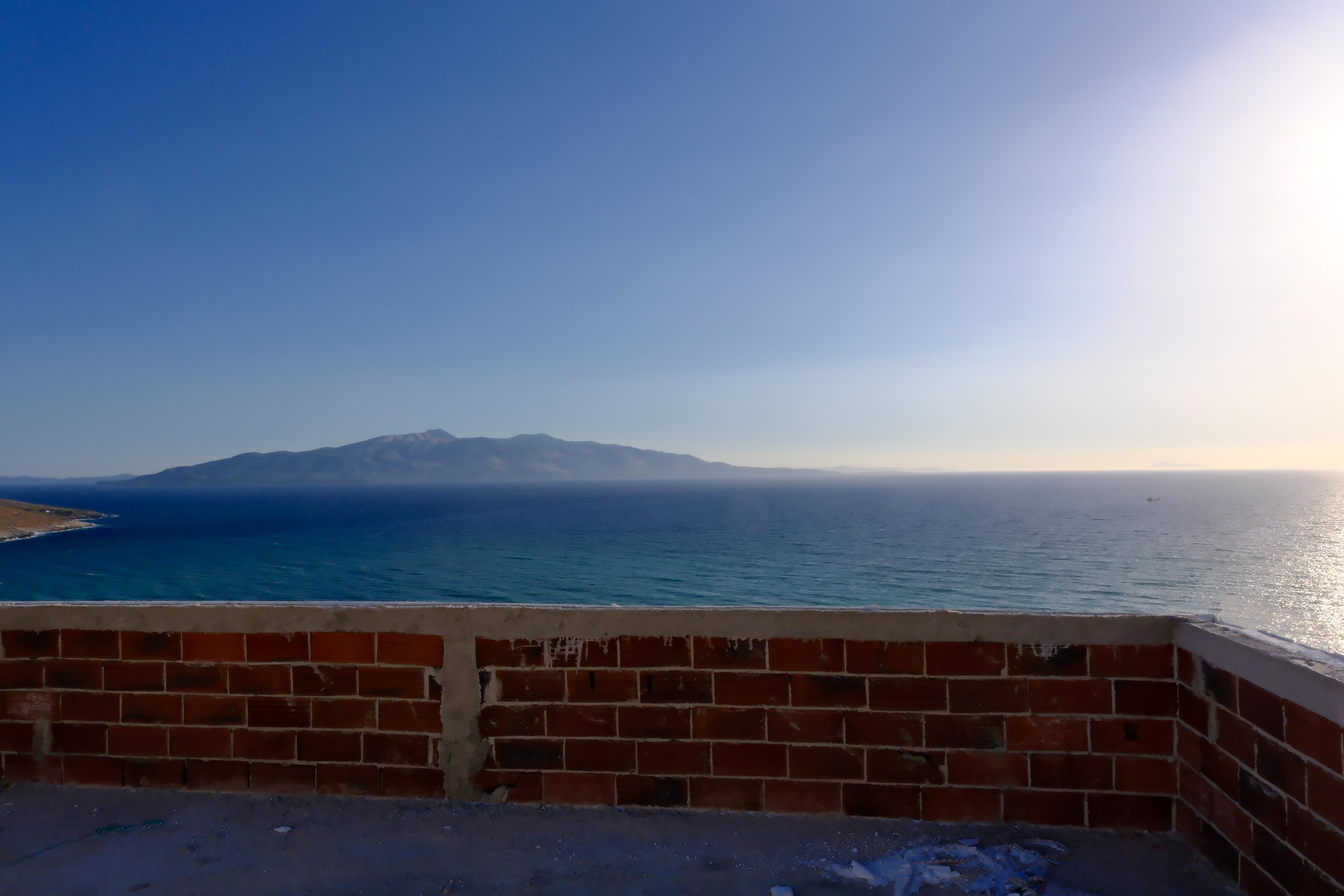Vila luksoze në Sarandë, shqipëri me pamje panoramike deti – Mundësi investimi ideale!
