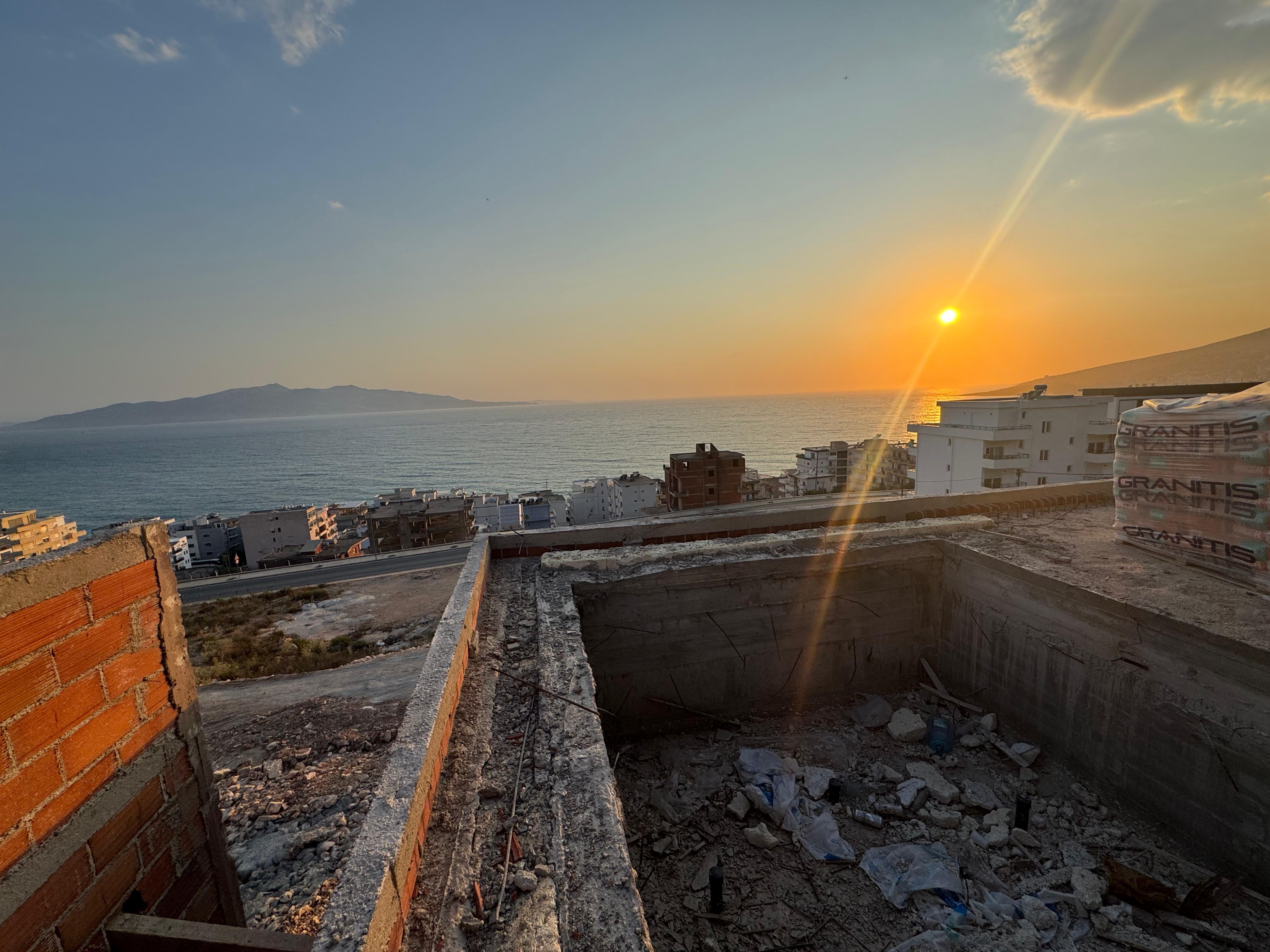 Vila luksoze në Sarandë, shqipëri me pamje panoramike deti – Mundësi investimi ideale!