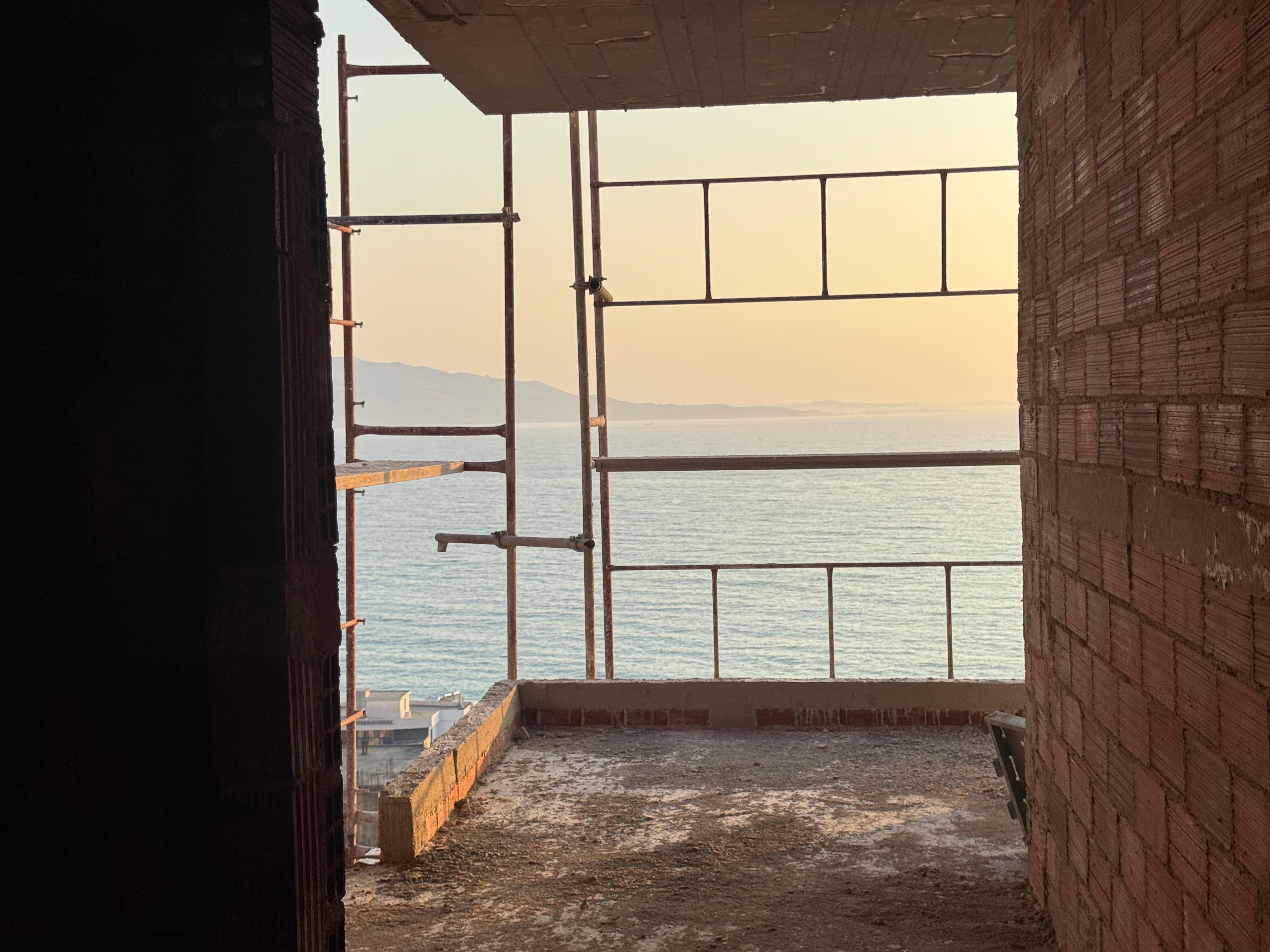Vila luksoze në Sarandë, shqipëri me pamje panoramike deti – Mundësi investimi ideale!