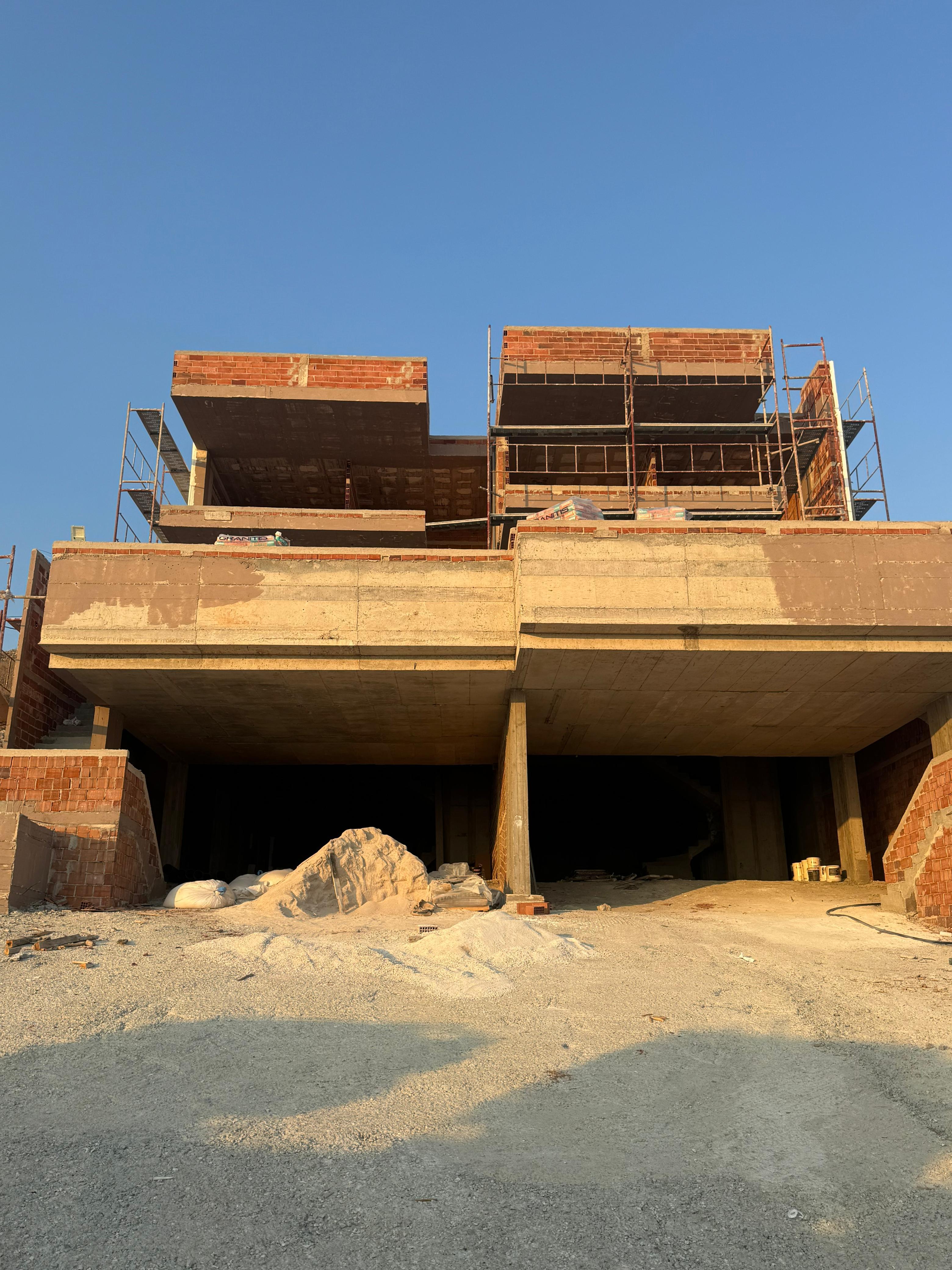 Vila luksoze në Sarandë, shqipëri me pamje panoramike deti – Mundësi investimi ideale!