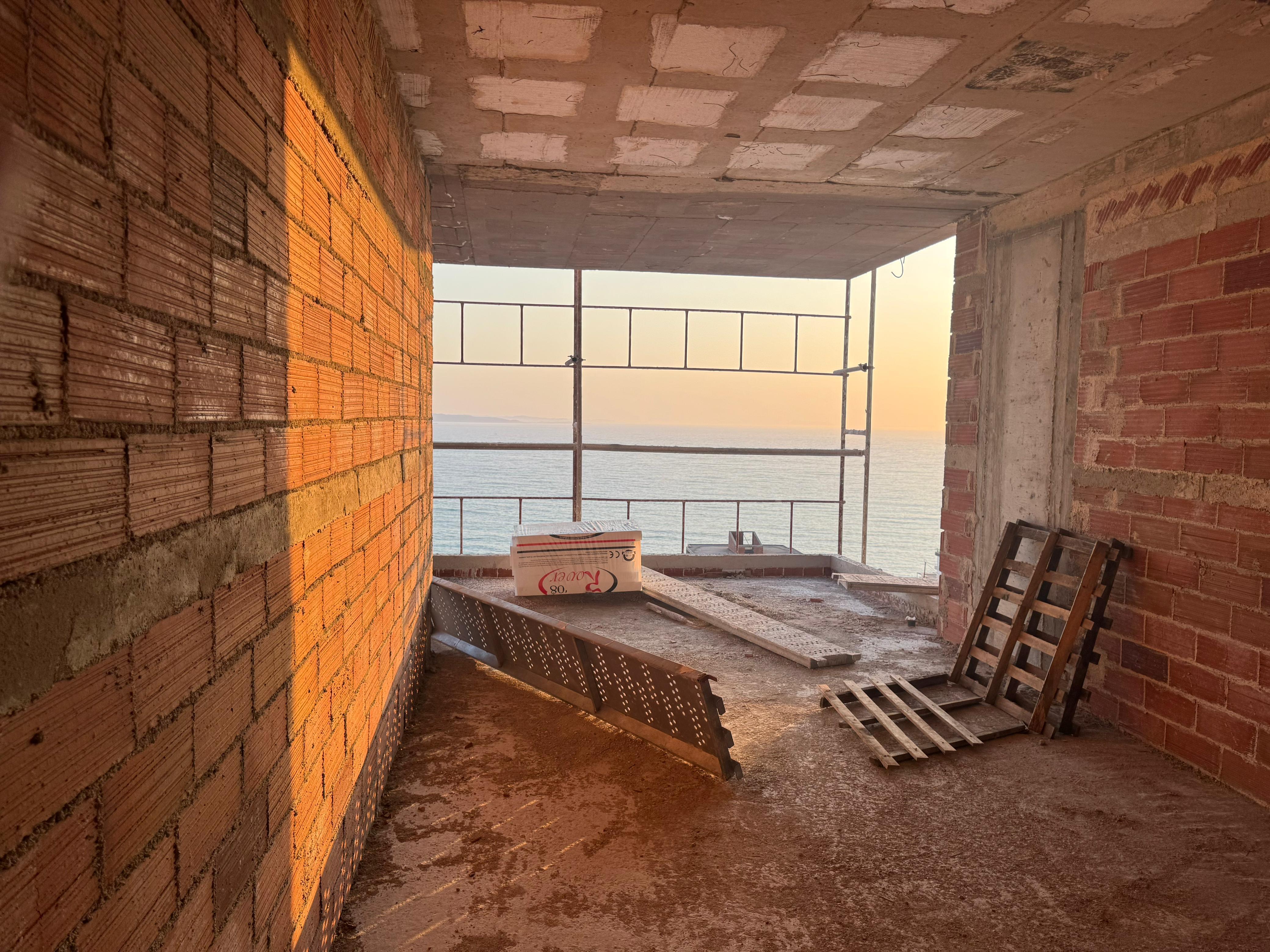 Vila luksoze në Sarandë, shqipëri me pamje panoramike deti – Mundësi investimi ideale!