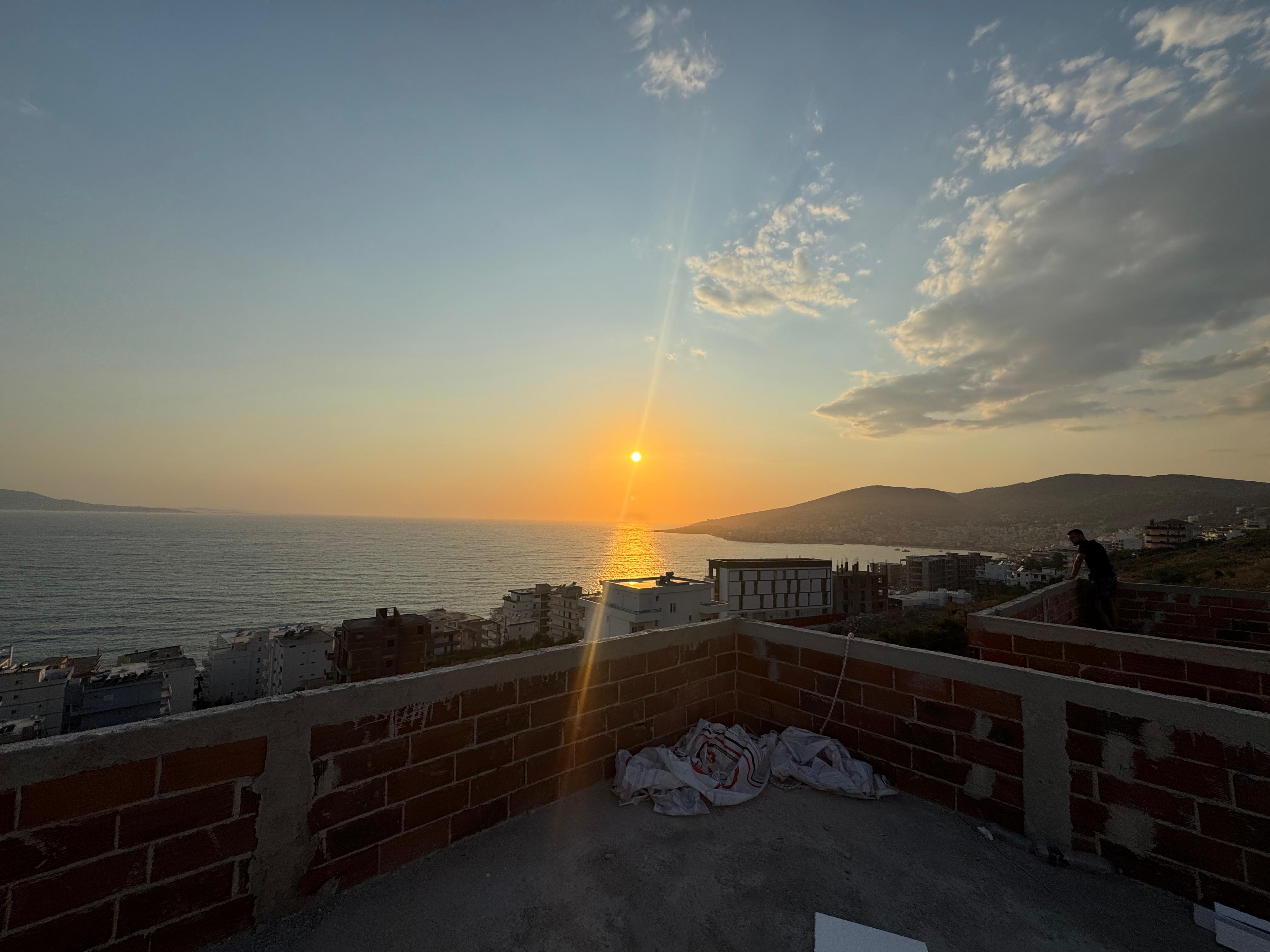 Vila luksoze në Sarandë, shqipëri me pamje panoramike deti – Mundësi investimi ideale!