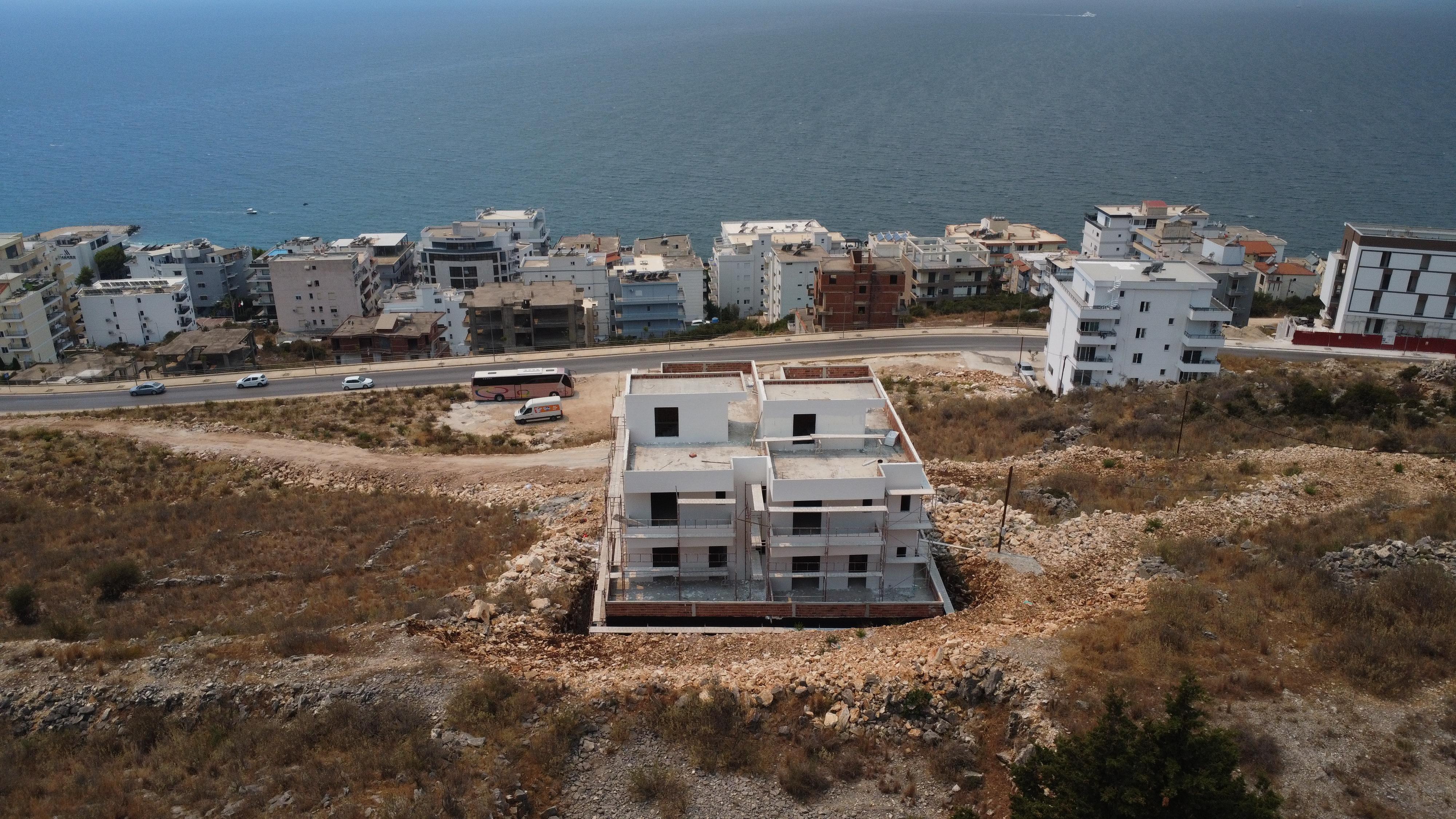 Vila luksoze në Sarandë, shqipëri me pamje panoramike deti – Mundësi investimi ideale!