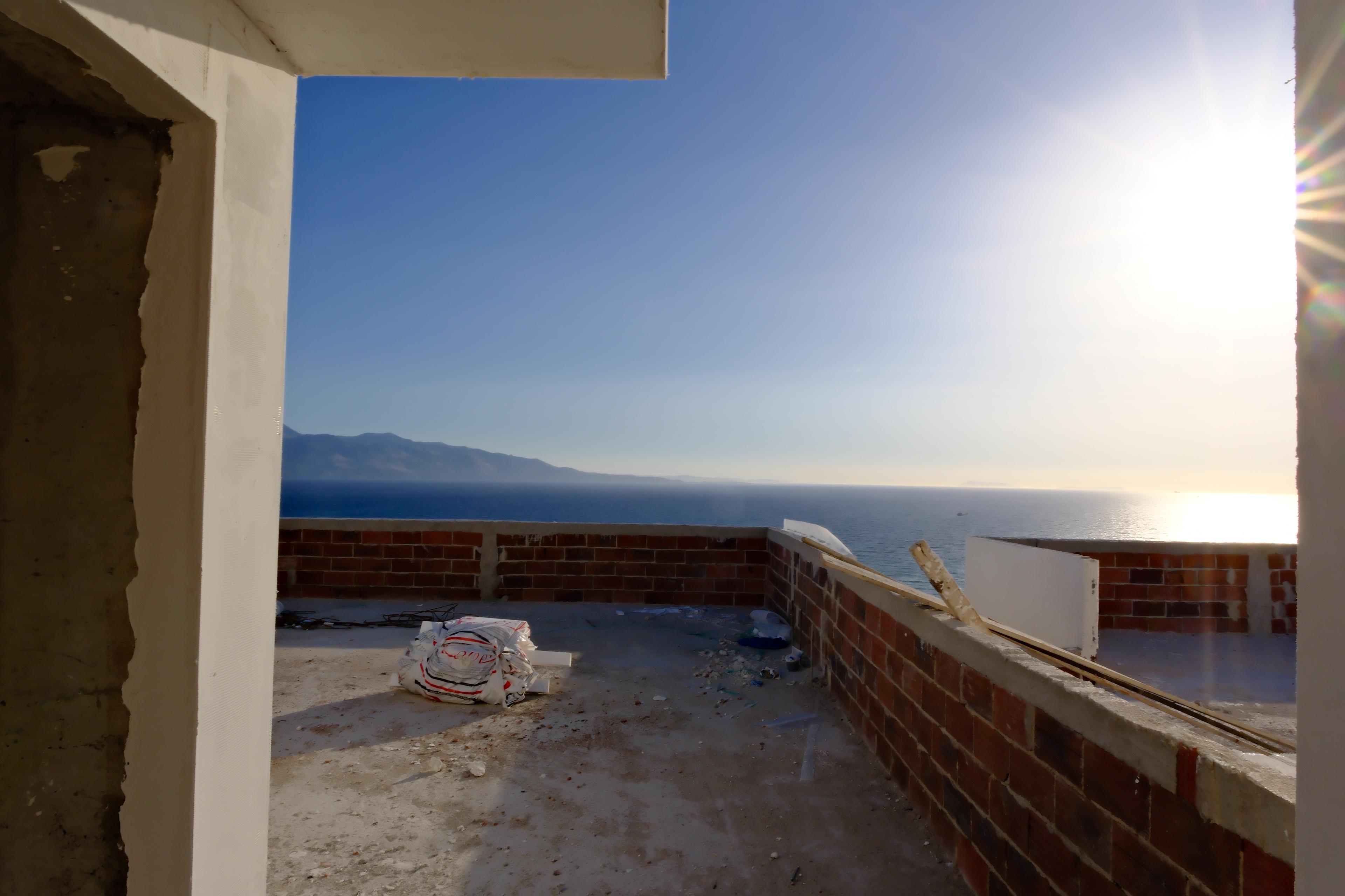 Vila luksoze në Sarandë, shqipëri me pamje panoramike deti – Mundësi investimi ideale!