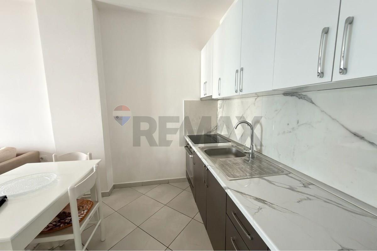Ofrohet per qira apartament 1+1 , ne don bosko, ne kompleks te ri prane fiori di bosko.