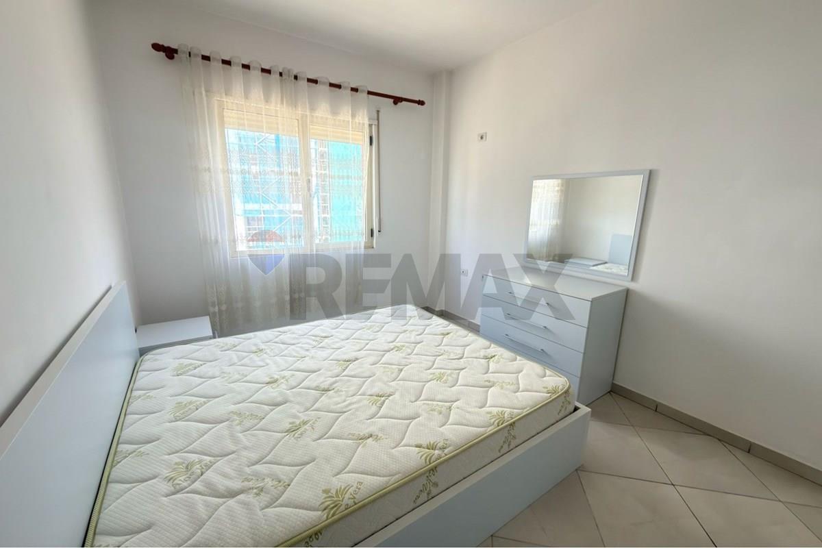 Ofrohet per qira apartament 1+1 , ne don bosko, ne kompleks te ri prane fiori di bosko.