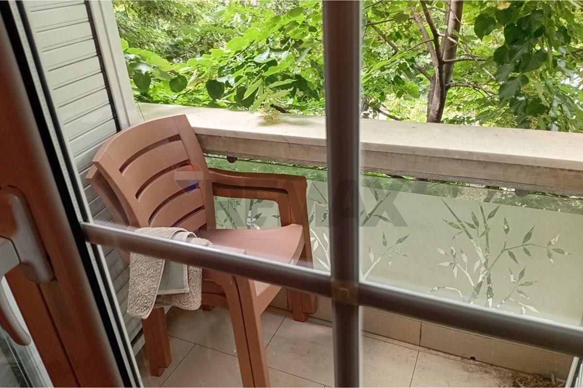 Jepet me qira apartament 2+1+kuzhine e vecuar tek sheshi wilson.