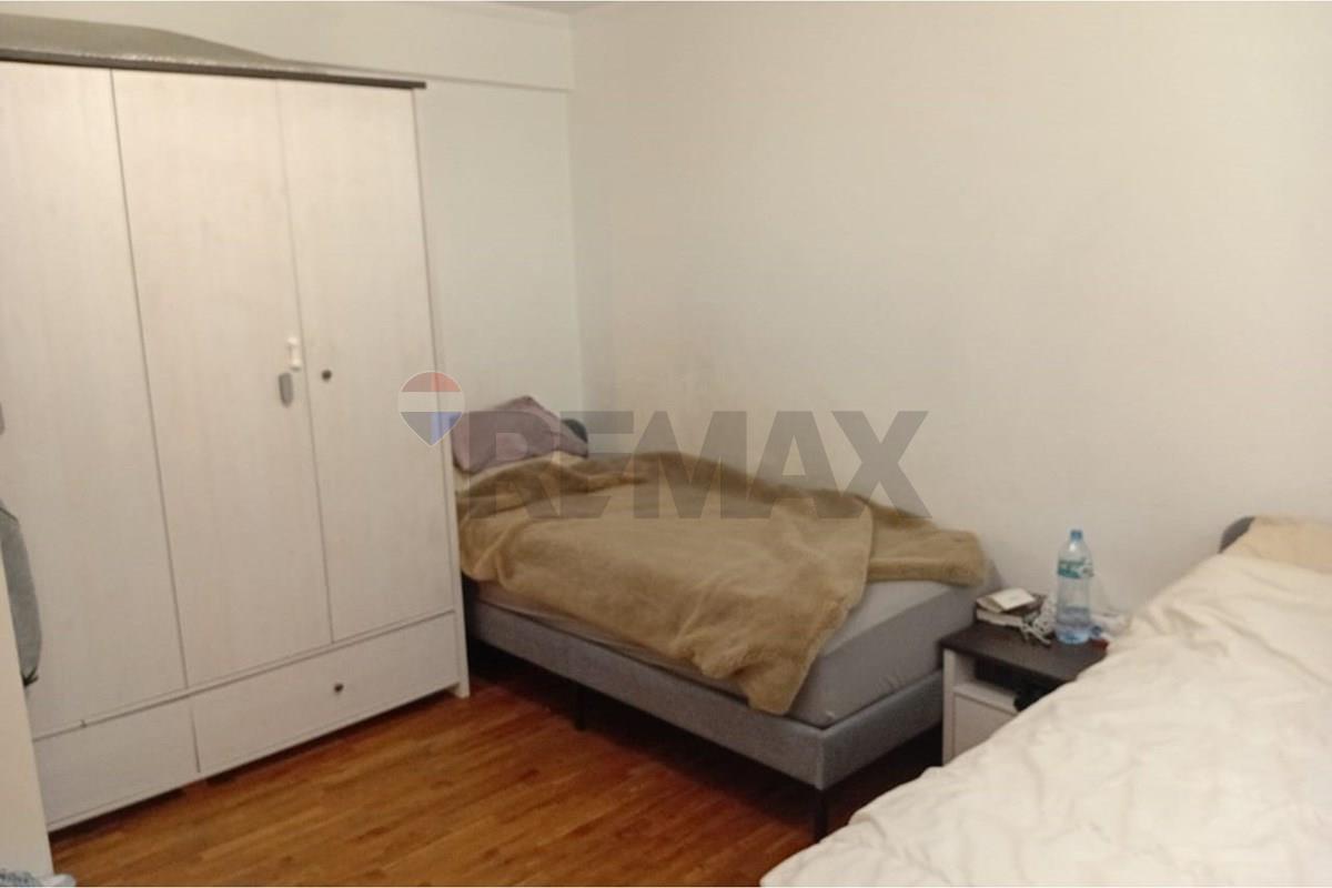 Jepet me qira apartament 2+1+kuzhine e vecuar tek sheshi wilson.