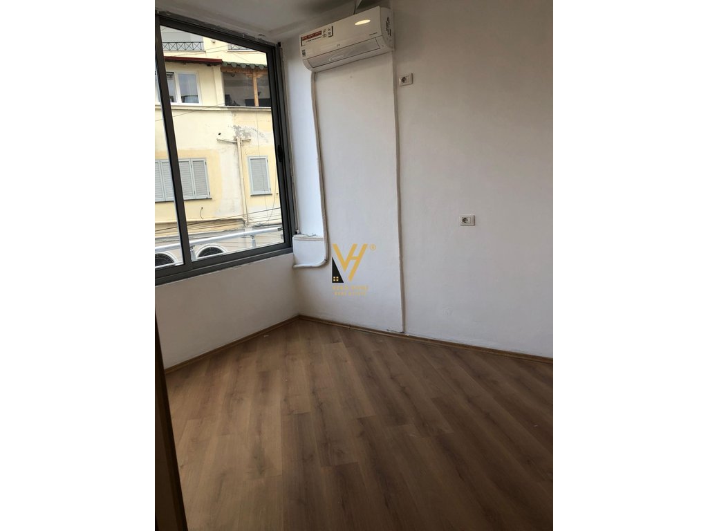 Louer 65 m² bureau au centre 1 500 euro