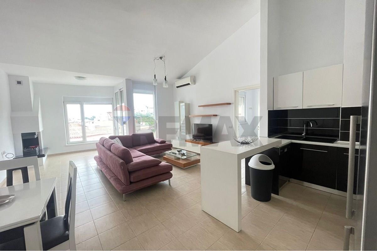 Ofrojme apartament 2+1 per qira ne nje nga rezidencat me te preferuara per banim ne tirane.