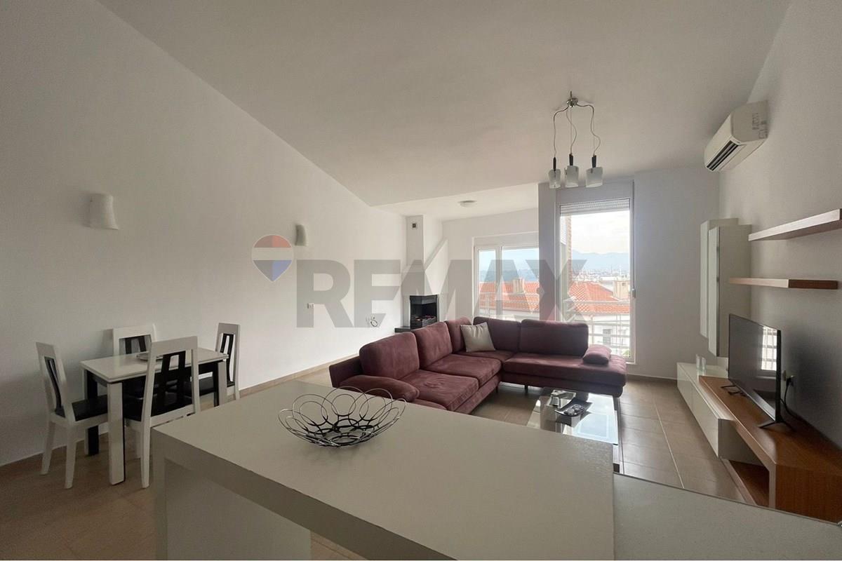 Ofrojme apartament 2+1 per qira ne nje nga rezidencat me te preferuara per banim ne tirane.