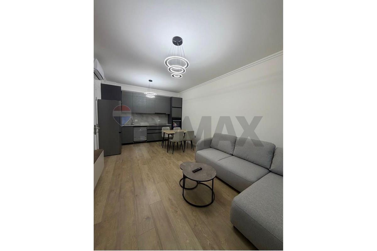 Jepet me qira apartament 1+1 kika 2, Komuna e Parisit