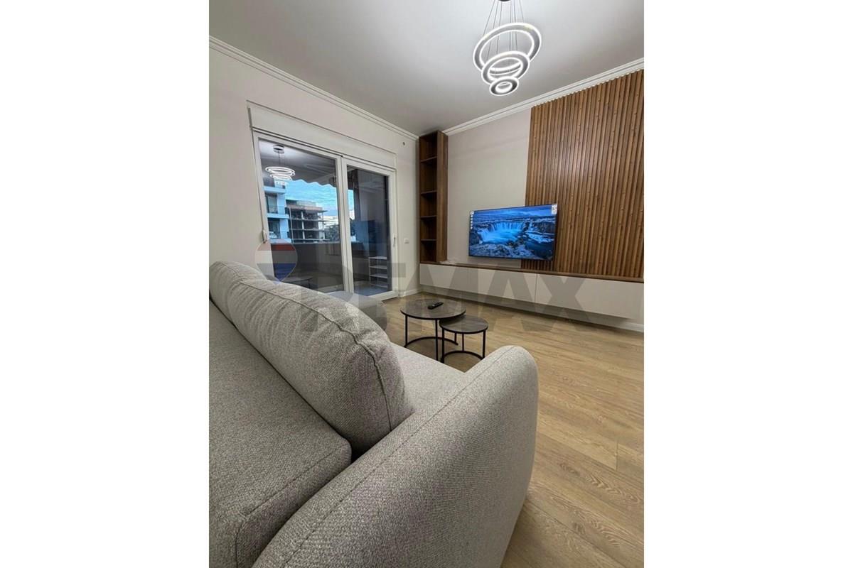 Jepet me qira apartament 1+1 kika 2, Komuna e Parisit