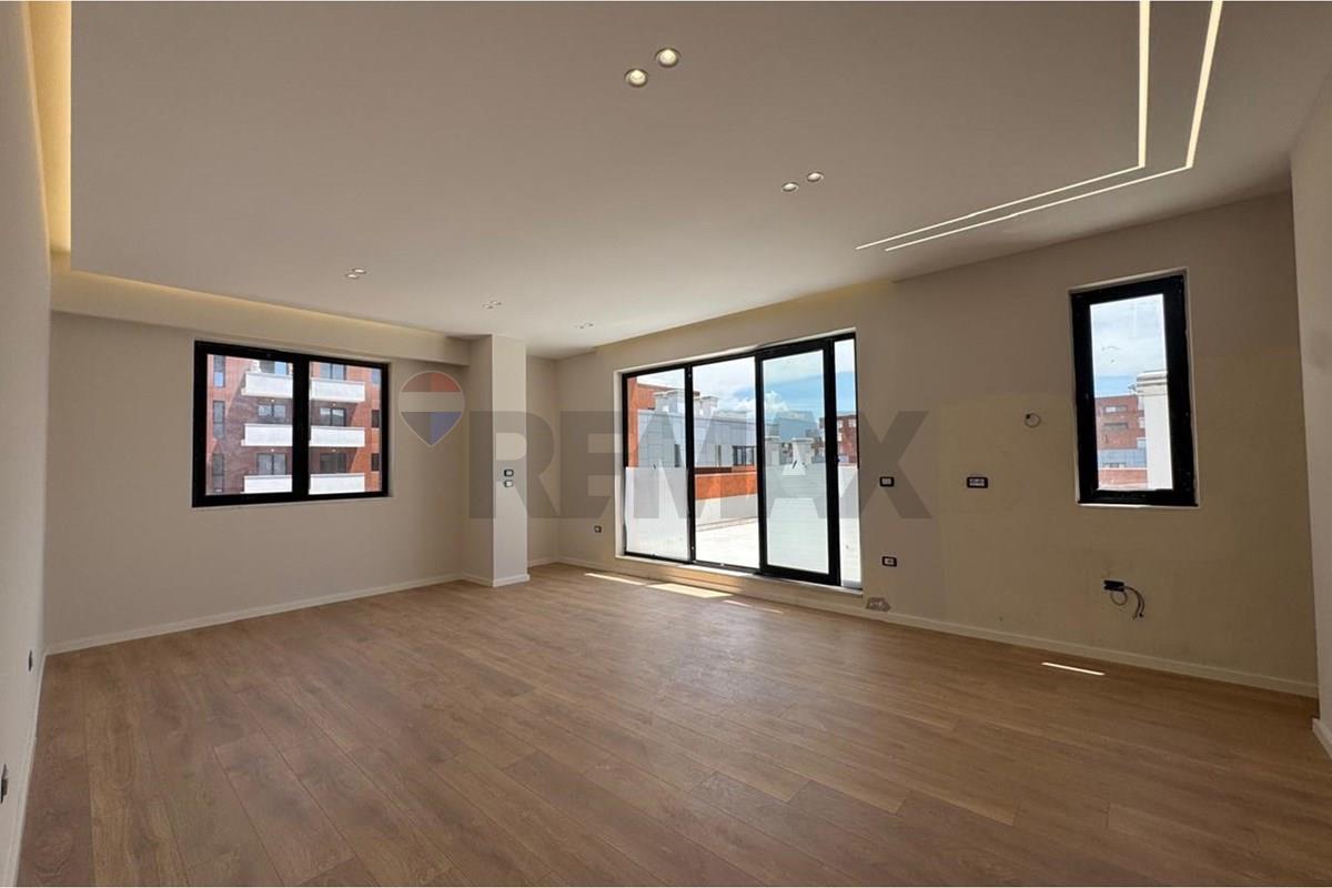 Apartamenti ndodhet tek kompleksi urban gate.