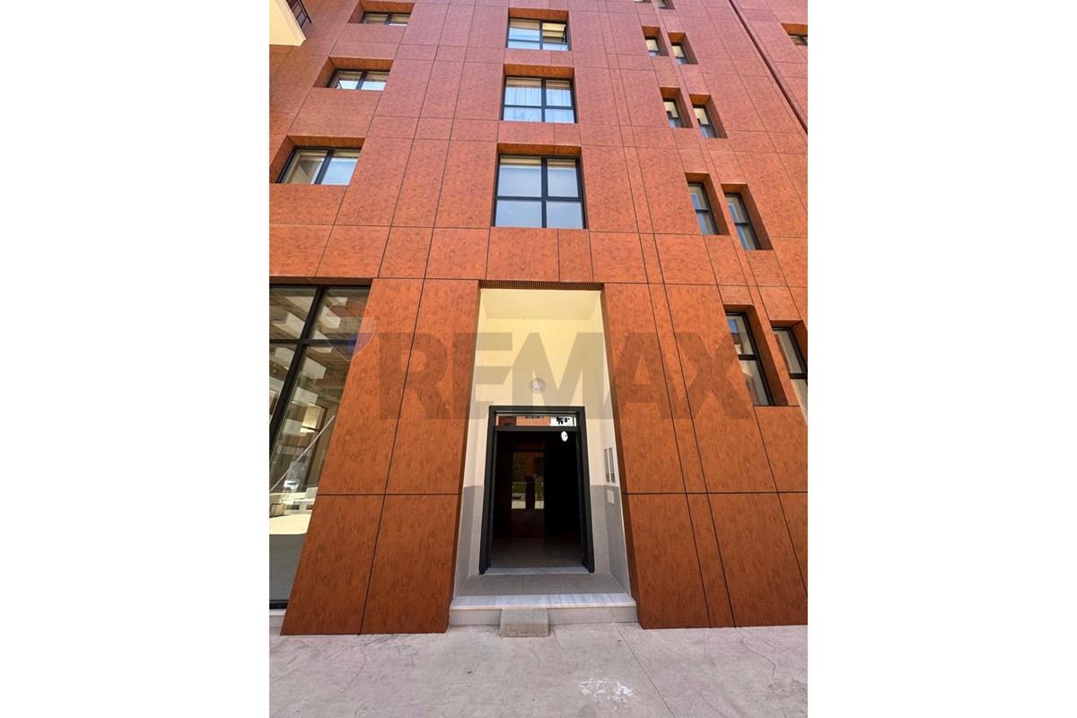Apartamenti ndodhet tek kompleksi urban gate.