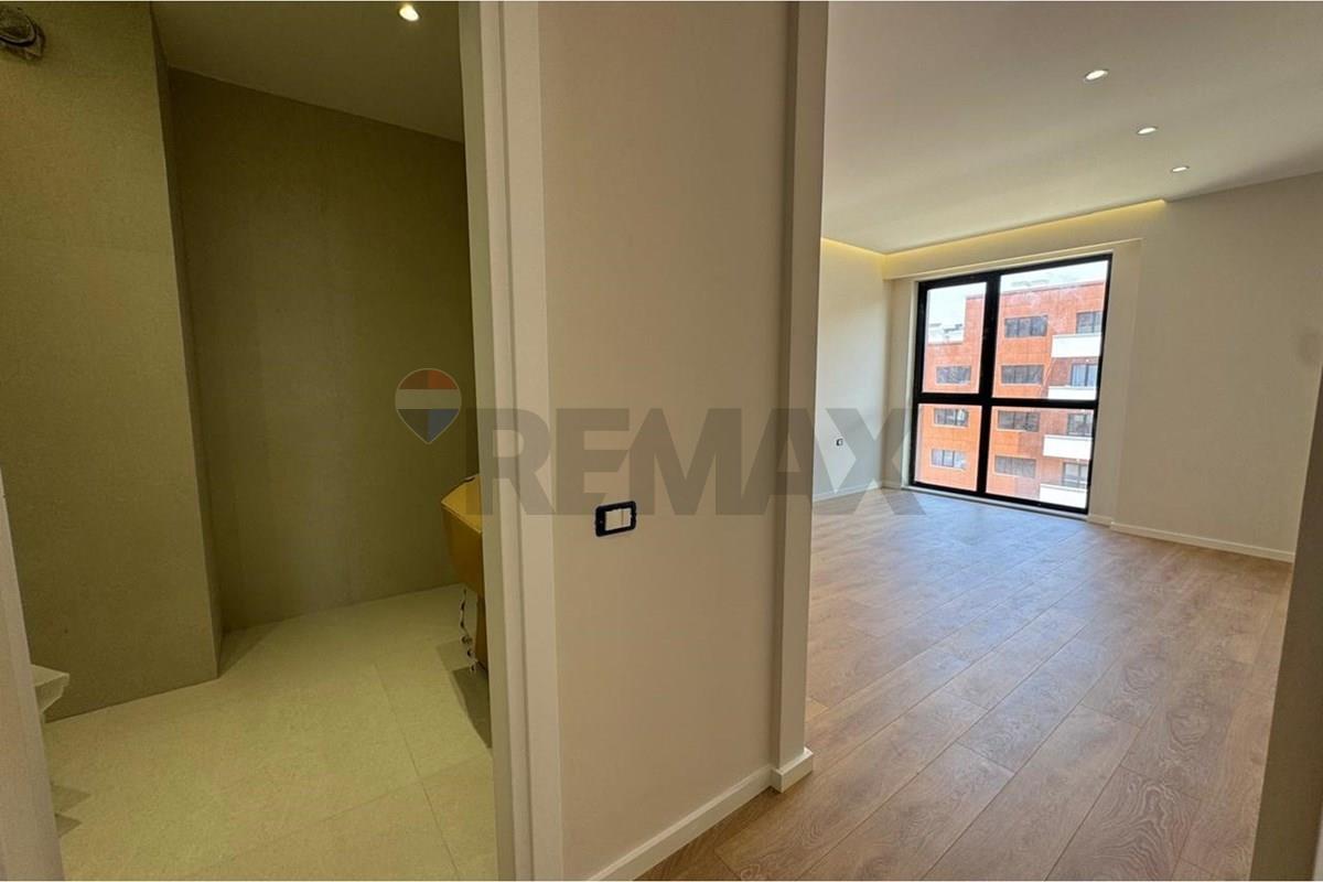 Apartamenti ndodhet tek kompleksi urban gate.