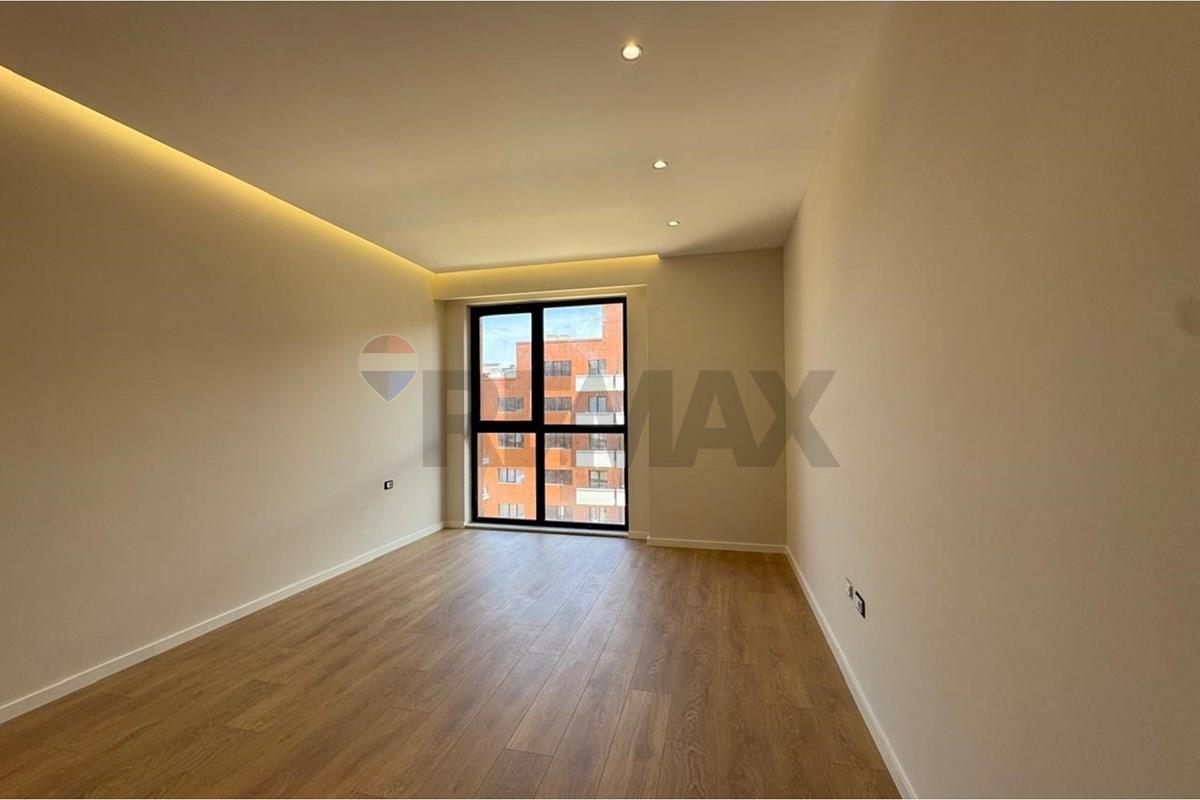 Apartamenti ndodhet tek kompleksi urban gate.