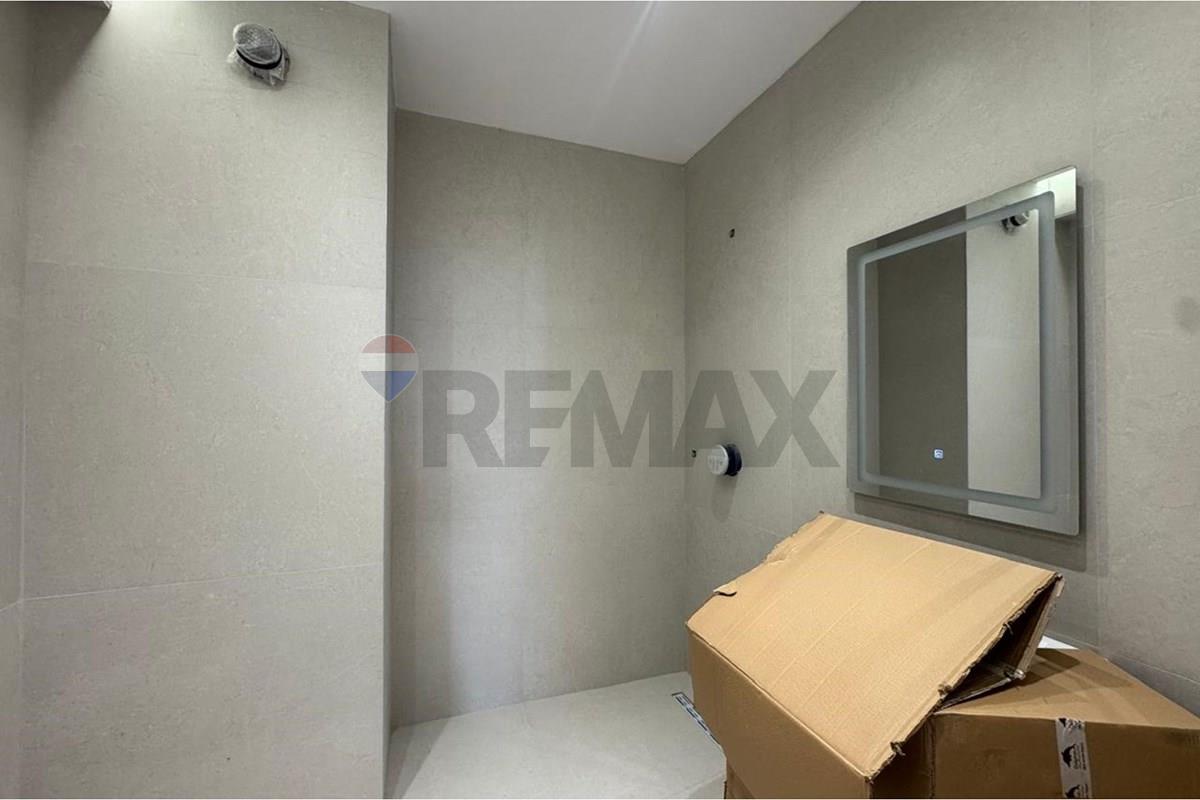 Apartamenti ndodhet tek kompleksi urban gate.