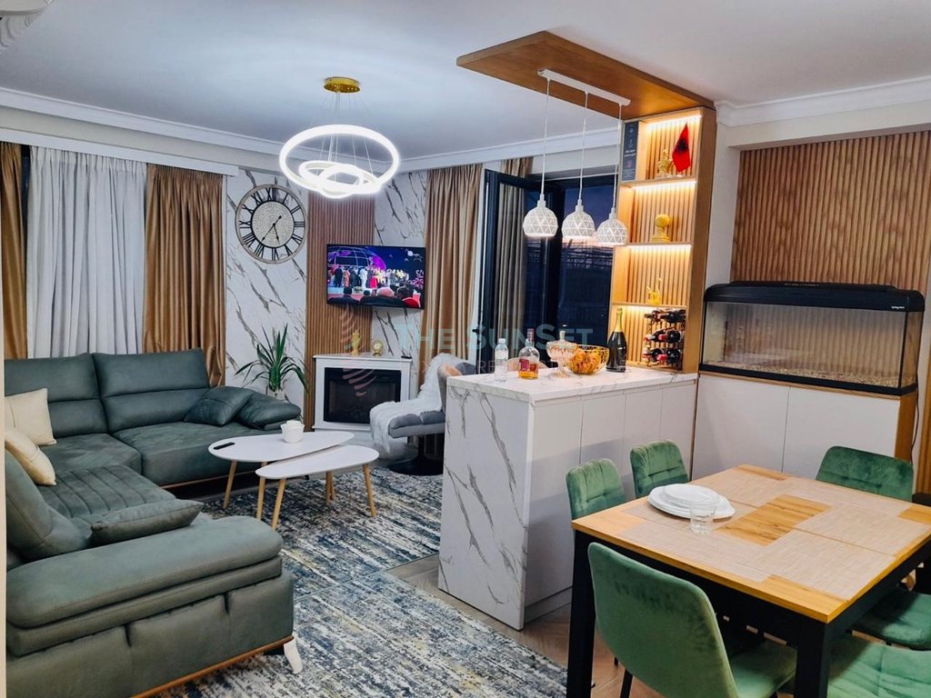 Apartment 3+1+2 + 2 zum verkauf mit parkplatz zur miete in ish fusha e aviacionit