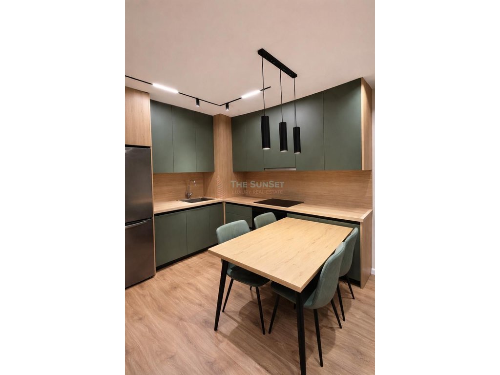 Apartamento 1+1 con balcón en alquiler en residencia kadiu, Tirana