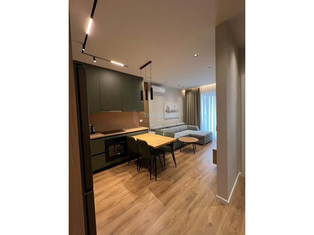 Apartamento 1+1 con balcón en alquiler en residencia kadiu, Tirana