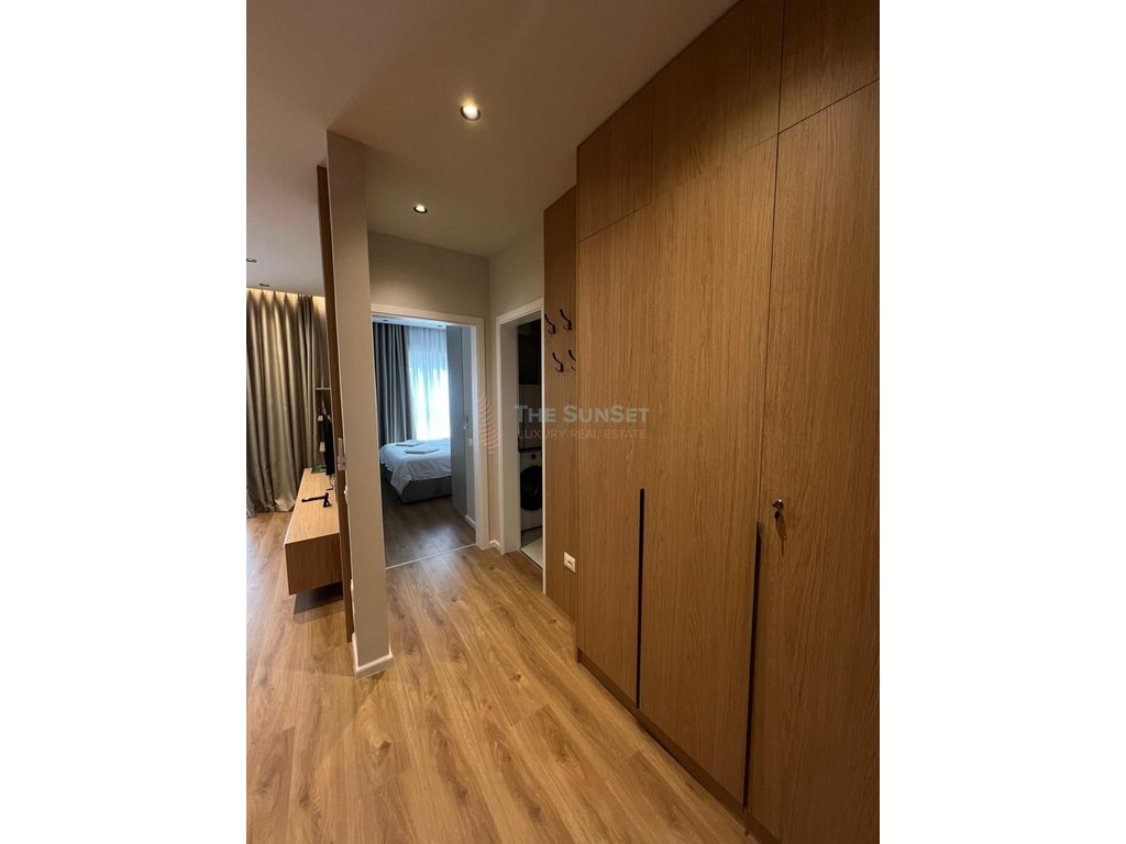 Apartamento 1+1 con balcón en alquiler en residencia kadiu, Tirana