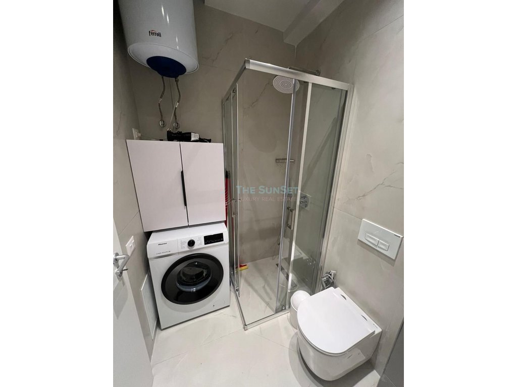 Apartamento 1+1 con balcón en alquiler en residencia kadiu, Tirana