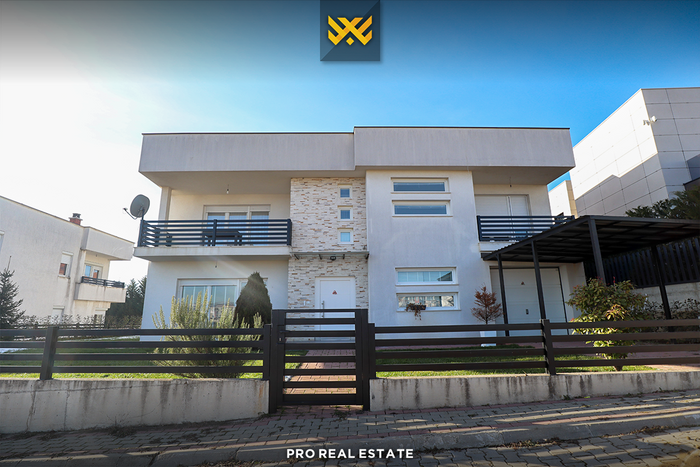 Casa de 335m² en #venta en Veternik.