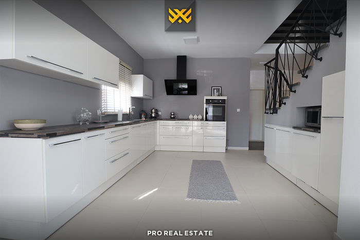Casa de 335m² en #venta en Veternik.