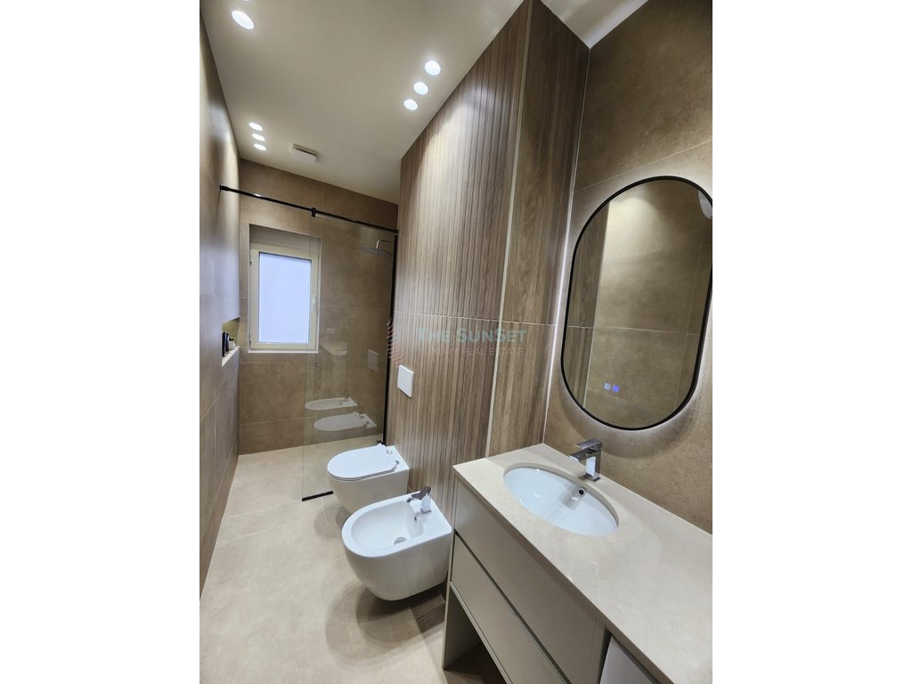 Apartamento 1+1 en venta en la zona de la playa de Durrës